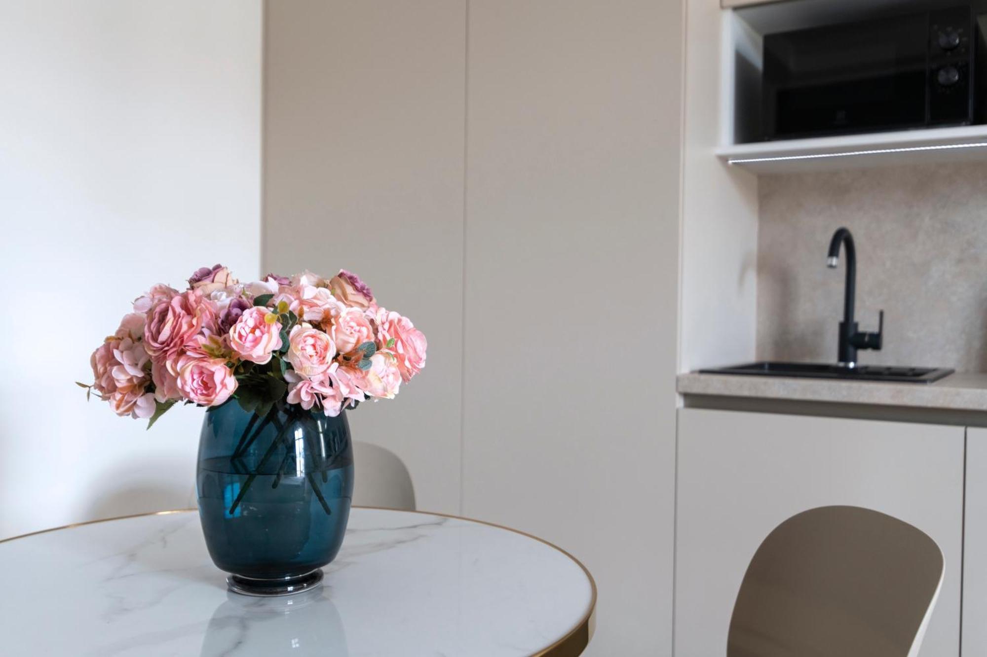 Encore Boutique Residence By Dwellfort Prag Zimmer foto